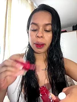 Snapshot of xlovelygirlx chatting on 09.29.25 xlovelygirlx online show from 09.29.25