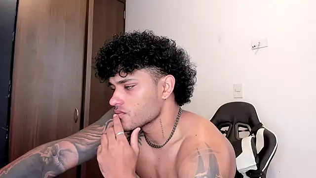 Snapshot of Alessandro_Vanni chatting on 12.12.24 Alessandro Vanni online show from 12.12.24