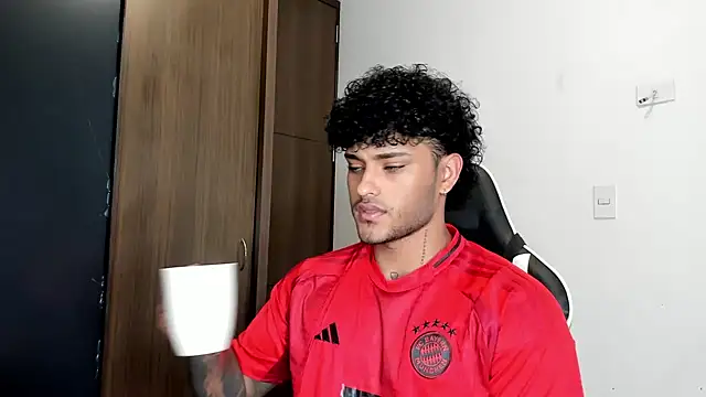 Snapshot of Alessandro_Vanni chatting on 12.16.24 Alessandro Vanni online show from 12.16.24