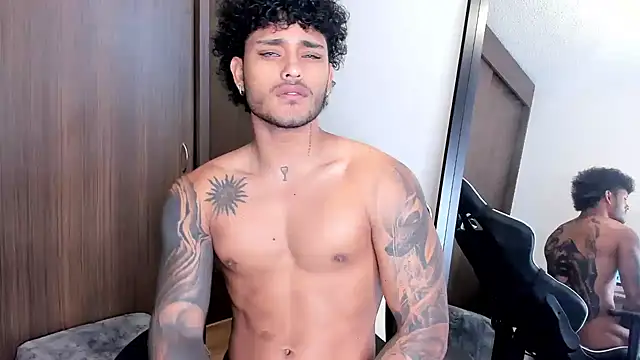 Snapshot of Alessandro_Vanni chatting on 12.20.24 Alessandro Vanni online show from 12.20.24