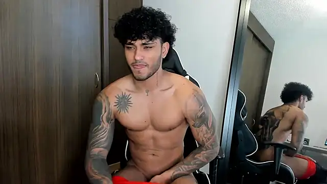 Snapshot of Alessandro_Vanni chatting on 12.21.24 Alessandro Vanni online show from 12.21.24