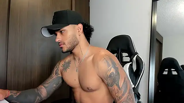 Snapshot of Alessandro_Vanni chatting on 12.27.24 Alessandro Vanni online show from 12.27.24