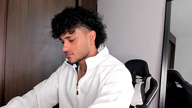 Snapshot of Alessandro_Vanni chatting on 01.06.25 Alessandro Vanni online show from 01.06.25