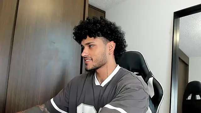 Snapshot of Alessandro_Vanni chatting on 01.08.25 Alessandro Vanni online show from 01.08.25