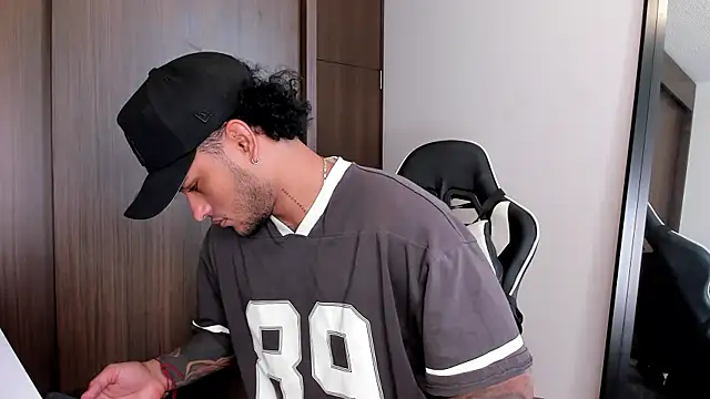 Snapshot of Alessandro_Vanni chatting on 01.09.25 Alessandro Vanni online show from 01.09.25