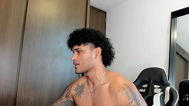 Snapshot of Alessandro_Vanni chatting on 01.10.25 Alessandro Vanni online show from 01.10.25