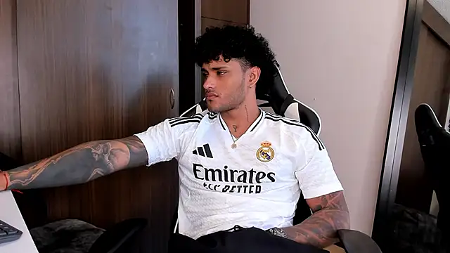 Snapshot of Alessandro_Vanni chatting on 01.12.25 Alessandro Vanni online show from 01.12.25