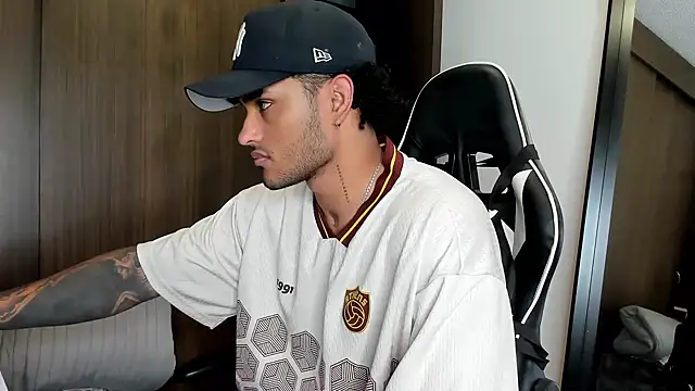 Snapshot of Alessandro_Vanni chatting on 01.13.25 Alessandro Vanni online show from 01.13.25