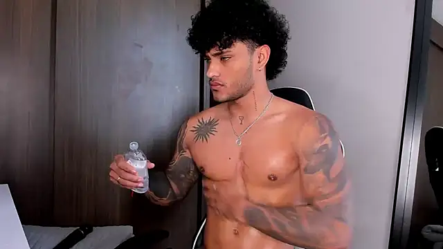 Snapshot of Alessandro_Vanni chatting on 01.14.25 Alessandro Vanni online show from 01.14.25