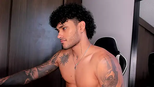 Snapshot of Alessandro_Vanni chatting on 01.14.25 Alessandro Vanni online show from 01.14.25