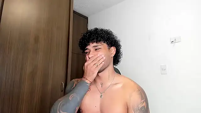 Snapshot of Alessandro_Vanni chatting on 01.22.25 Alessandro Vanni online show from 01.22.25