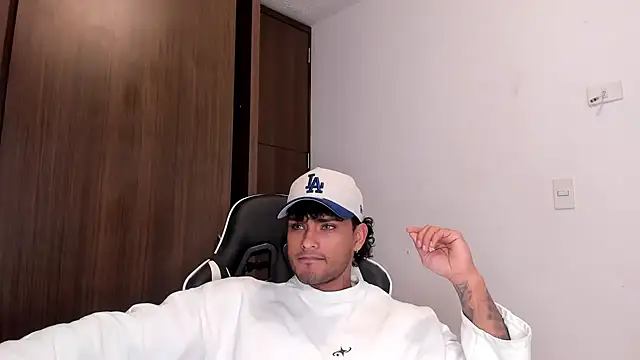 Snapshot of Alessandro_Vanni chatting on 01.24.25 Alessandro Vanni online show from 01.24.25