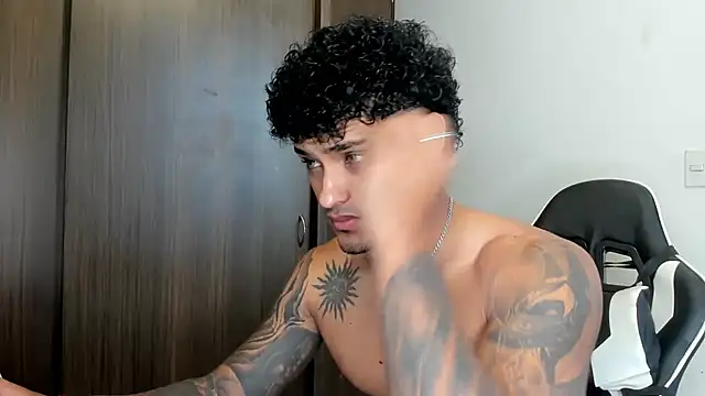 Snapshot of Alessandro_Vanni chatting on 02.02.25 Alessandro Vanni online show from 02.02.25