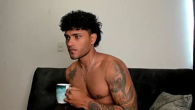 Snapshot of Alessandro_Vanni chatting on 02.14.25 Alessandro Vanni online show from 02.14.25