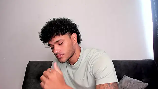 Snapshot of Alessandro_Vanni chatting on 02.18.25 Alessandro Vanni online show from 02.18.25