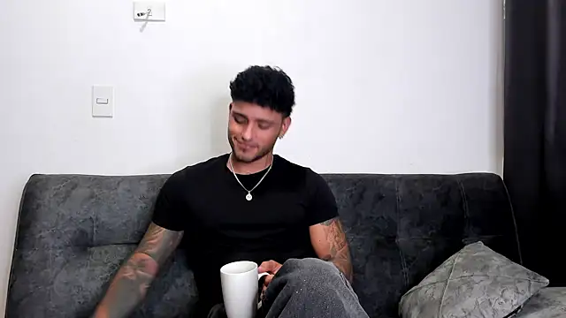 Snapshot of Alessandro_Vanni chatting on 03.05.25 Alessandro Vanni online show from 03.05.25