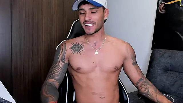 Snapshot of Alessandro_Vanni chatting on 03.10.25 Alessandro Vanni online show from 03.10.25