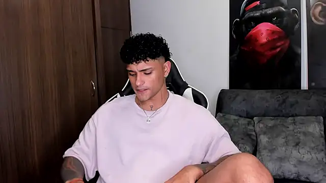 Snapshot of Alessandro_Vanni chatting on 03.20.25 Alessandro Vanni online show from 03.20.25