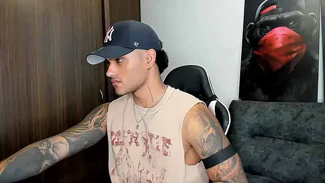 Snapshot of Alessandro_Vanni chatting on 03.22.25 Alessandro Vanni online show from 03.22.25