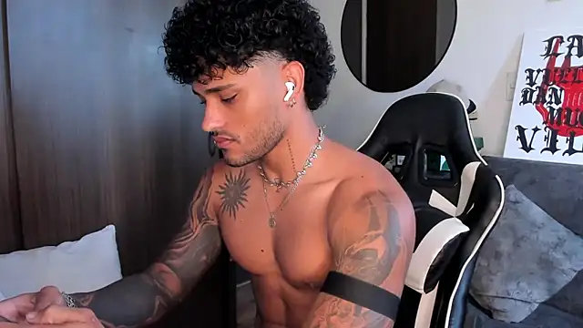 Snapshot of Alessandro_Vanni chatting on 09.28.25 Alessandro Vanni online show from 09.28.25