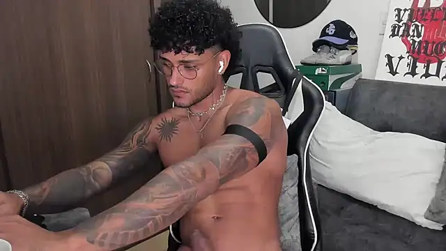 Snapshot of Alessandro_Vanni chatting on 10.02.25 Alessandro Vanni online show from 10.02.25