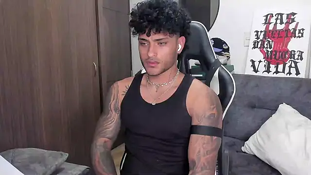 Snapshot of Alessandro_Vanni chatting on 10.03.25 Alessandro Vanni online show from 10.03.25