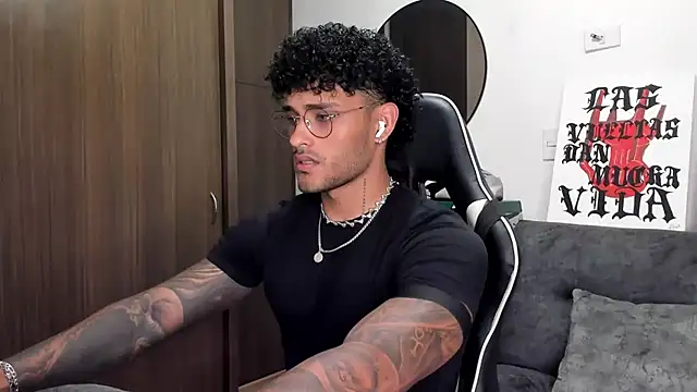 Snapshot of Alessandro_Vanni chatting on 10.05.25 Alessandro Vanni online show from 10.05.25