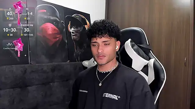 Snapshot of Alessandro_Vanni chatting on 10.21.25 Alessandro Vanni online show from 10.21.25