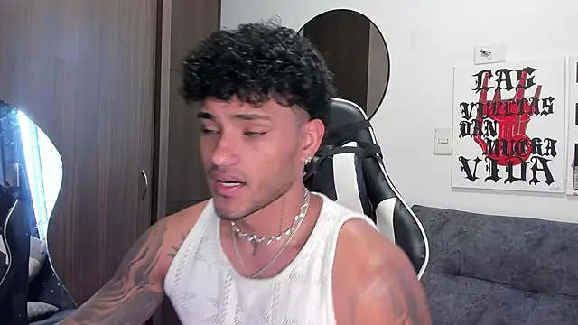 Snapshot of Alessandro_Vanni chatting on 12.16.25 Alessandro Vanni online show from 12.16.25