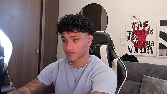 Snapshot of Alessandro_Vanni chatting on 12.21.25 Alessandro Vanni online show from 12.21.25