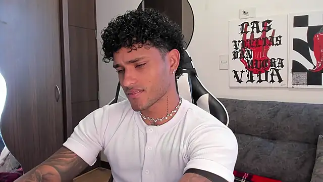 Snapshot of Alessandro_Vanni chatting on 01.06.26 Alessandro Vanni online show from 01.06.26