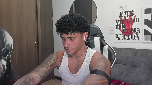 Snapshot of Alessandro_Vanni chatting on 01.08.26 Alessandro Vanni online show from 01.08.26