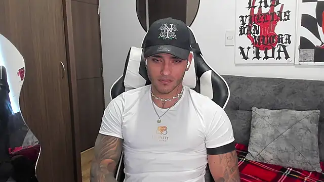 Snapshot of Alessandro_Vanni chatting on 01.14.26 Alessandro Vanni online show from 01.14.26