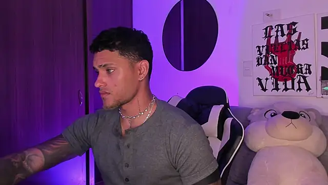 Snapshot of Alessandro_Vanni chatting on 06.25.26 Alessandro Vanni online show from 06.25.26