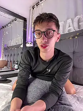 Snapshot of Thiago_jones chatting on 03.12.25 Thiago jones online show from 03.12.25