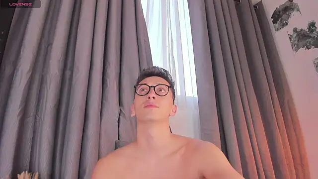 Snapshot of Thiago_jones chatting on 11.11.25 Thiago jones online show from 11.11.25