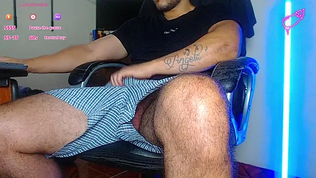 Snapshot of --mAk-- chatting on 02.09.25 --mAk-- online show from 02.09.25