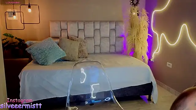 pamela reyes  online show from 10.11.25