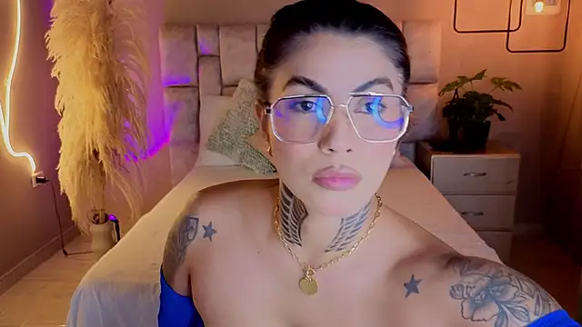 pamela reyes  online show from 11.08.25