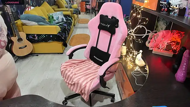 Snapshot of Softie_Sofy chatting on 03.19.25 Softie Sofy online show from 03.19.25