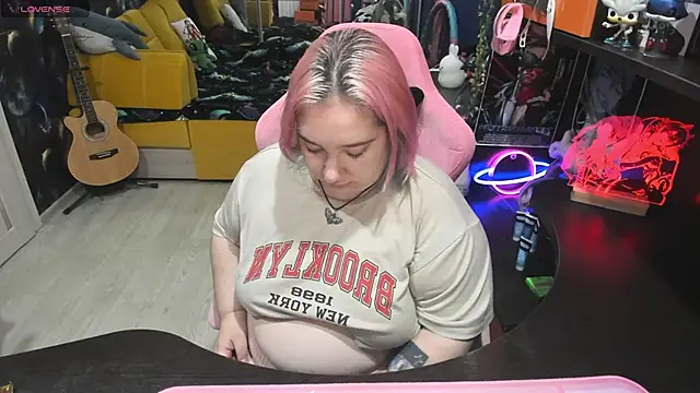 Snapshot of Softie_Sofy chatting on 09.10.25 Softie Sofy online show from 09.10.25