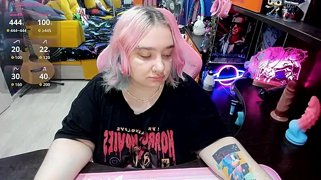 Snapshot of Softie_Sofy chatting on 09.24.25 Softie Sofy online show from 09.24.25