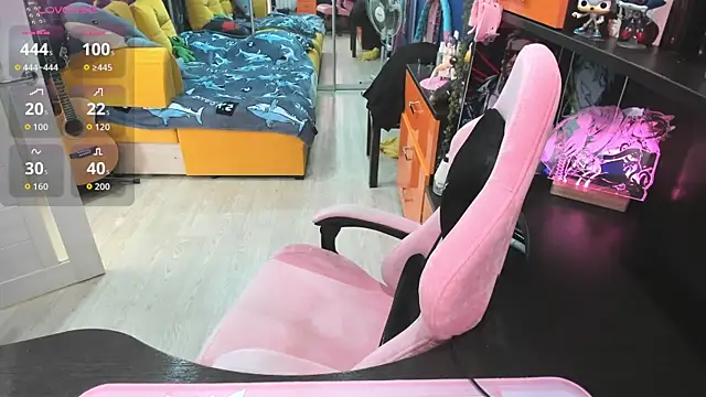 Snapshot of Softie_Sofy chatting on 10.15.25 Softie Sofy online show from 10.15.25