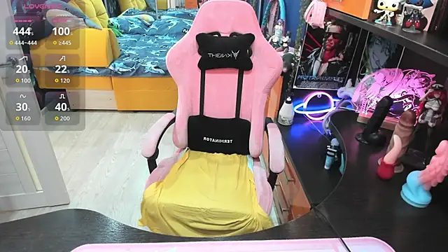 Snapshot of Softie_Sofy chatting on 10.24.25 Softie Sofy online show from 10.24.25