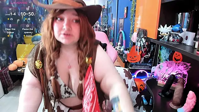 Snapshot of Softie_Sofy chatting on 10.31.25 Softie Sofy online show from 10.31.25