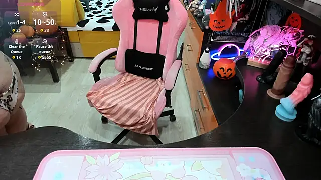 Snapshot of Softie_Sofy chatting on 11.01.25 Softie Sofy online show from 11.01.25