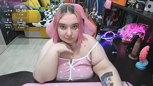 Snapshot of Softie_Sofy chatting on 11.06.25 Softie Sofy online show from 11.06.25