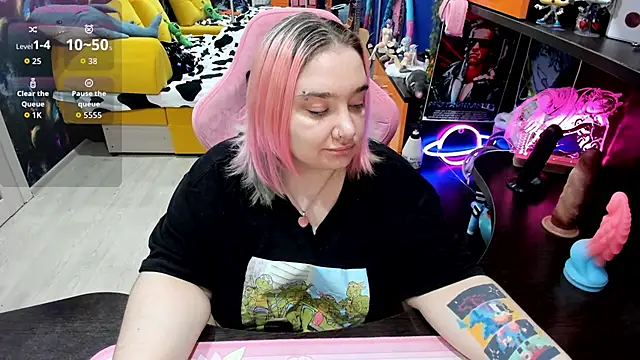 Snapshot of Softie_Sofy chatting on 11.12.25 Softie Sofy online show from 11.12.25