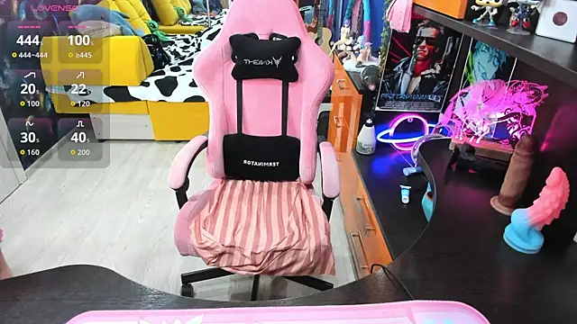 Snapshot of Softie_Sofy chatting on 11.14.25 Softie Sofy online show from 11.14.25