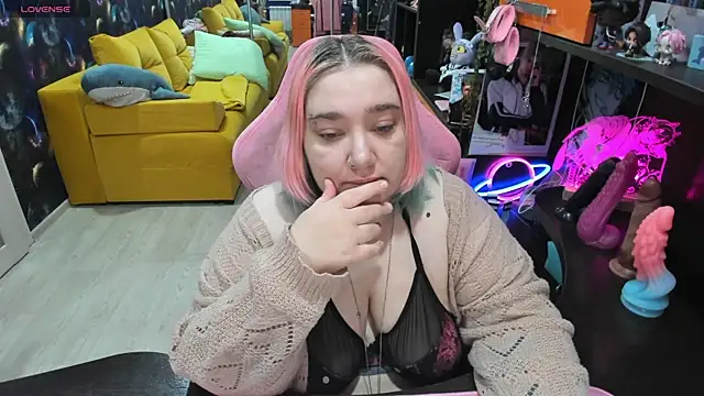 Snapshot of Softie_Sofy chatting on 05.22.26 Softie Sofy online show from 05.22.26